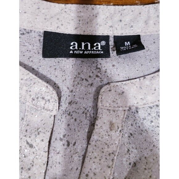 ANA Speckled Tan/Green/Silver Roll-Tab Henley Pleated Shoulder Hi-Low Blouse, M - Picture 3 of 6